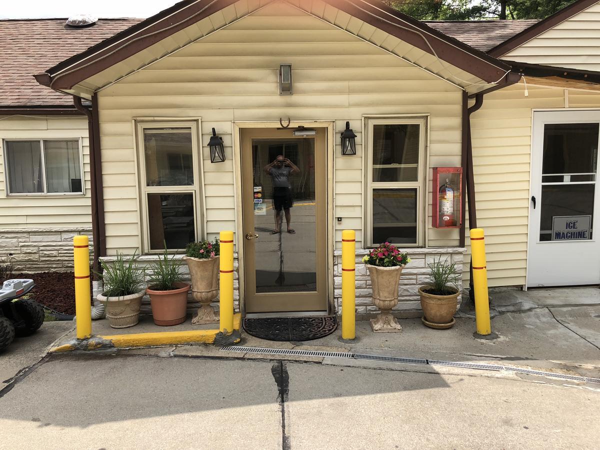 Gratiot View Motel Shields Esterno foto